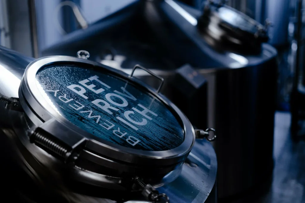 Частная пивоварня ПЕТРОВИЧЪ 2000л монтаж в Ставрополе, Россия